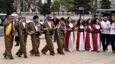 D­i­y­a­r­b­a­k­ı­r­­d­a­ ­ü­n­i­v­e­r­s­i­t­e­l­i­l­e­r­d­e­n­ ­b­i­r­l­i­k­ ­v­e­ ­b­a­r­ı­ş­ ­h­a­l­a­y­ı­